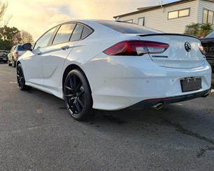 2018 Holden COMMODORE - Thumbnail