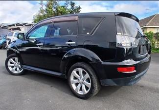 2011 Mitsubishi Outlander - Thumbnail