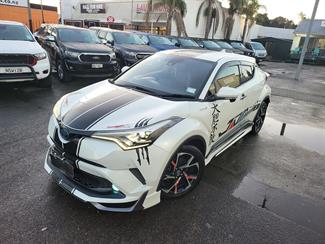 2018 Toyota C-HR Hybrid - Thumbnail