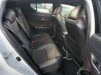2018 Toyota C-HR Hybrid - Thumbnail