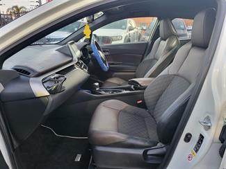 2018 Toyota C-HR Hybrid - Thumbnail