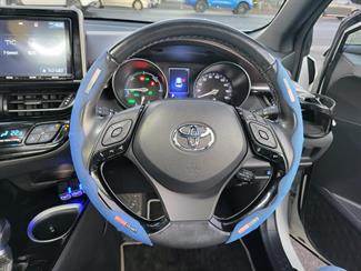 2018 Toyota C-HR Hybrid - Thumbnail