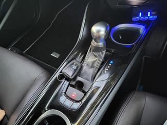 2018 Toyota C-HR Hybrid - Thumbnail
