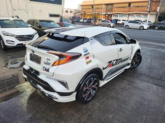 2018 Toyota C-HR Hybrid - Thumbnail