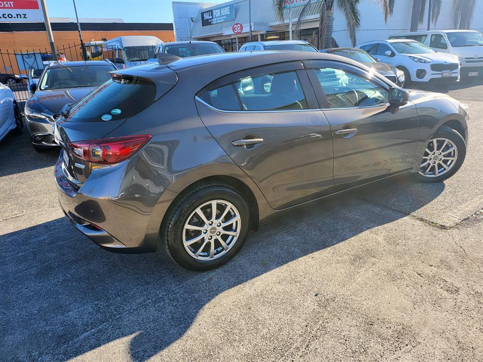 2016 Mazda Axela