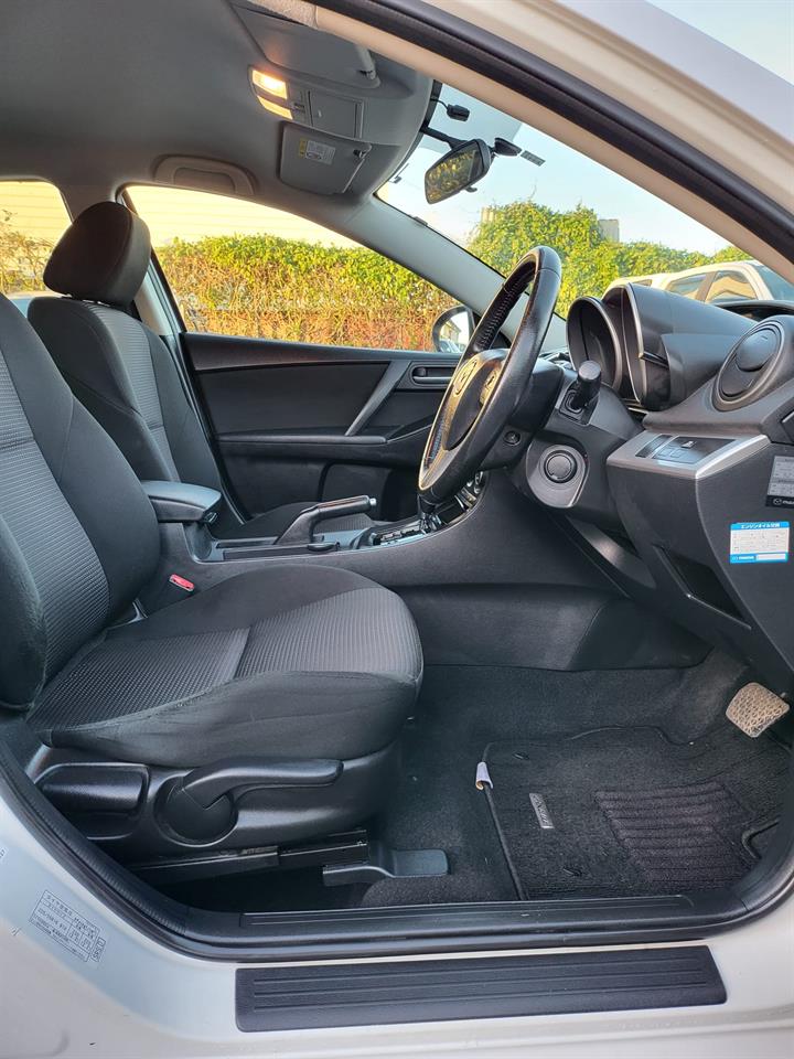 2013 Mazda Axela Sports
