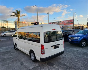 2015 Toyota Hiace - Thumbnail
