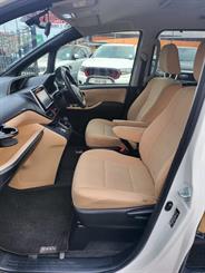 2015 Toyota NOAH - Thumbnail