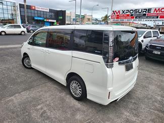 2015 Toyota NOAH - Thumbnail