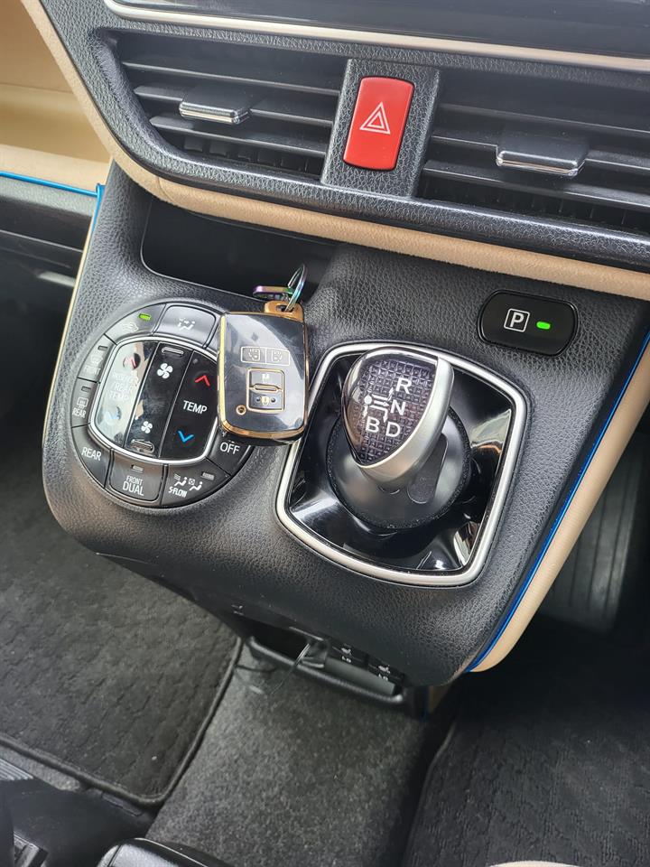 2015 Toyota NOAH