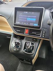 2015 Toyota NOAH - Thumbnail