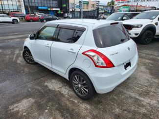 2011 Suzuki Swift - Thumbnail