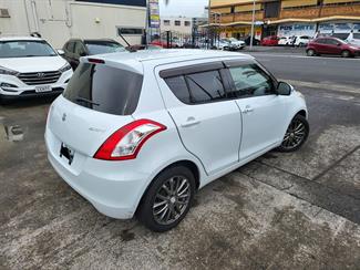 2011 Suzuki Swift - Thumbnail