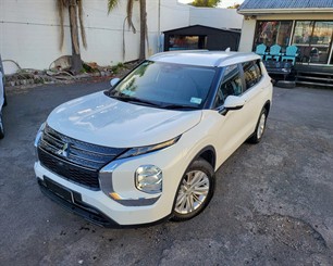 2022 Mitsubishi Outlander - Thumbnail