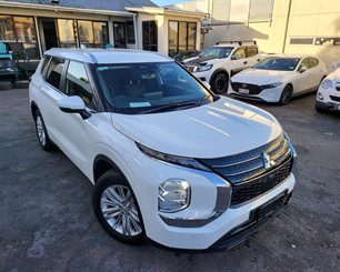 2022 Mitsubishi Outlander - Thumbnail