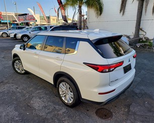 2022 Mitsubishi Outlander - Thumbnail