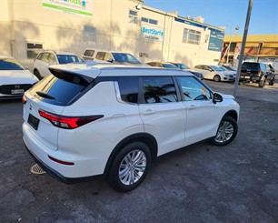 2022 Mitsubishi Outlander - Thumbnail