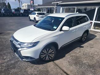 2018 Mitsubishi Outlander - Thumbnail