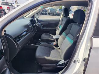 2018 Mitsubishi Outlander - Thumbnail