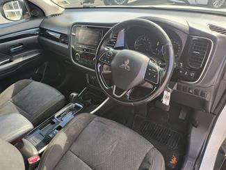 2018 Mitsubishi Outlander - Thumbnail
