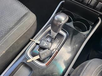 2018 Mitsubishi Outlander - Thumbnail