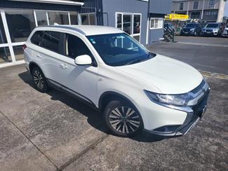 2018 Mitsubishi Outlander - Thumbnail