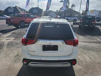 2018 Mitsubishi Outlander - Thumbnail