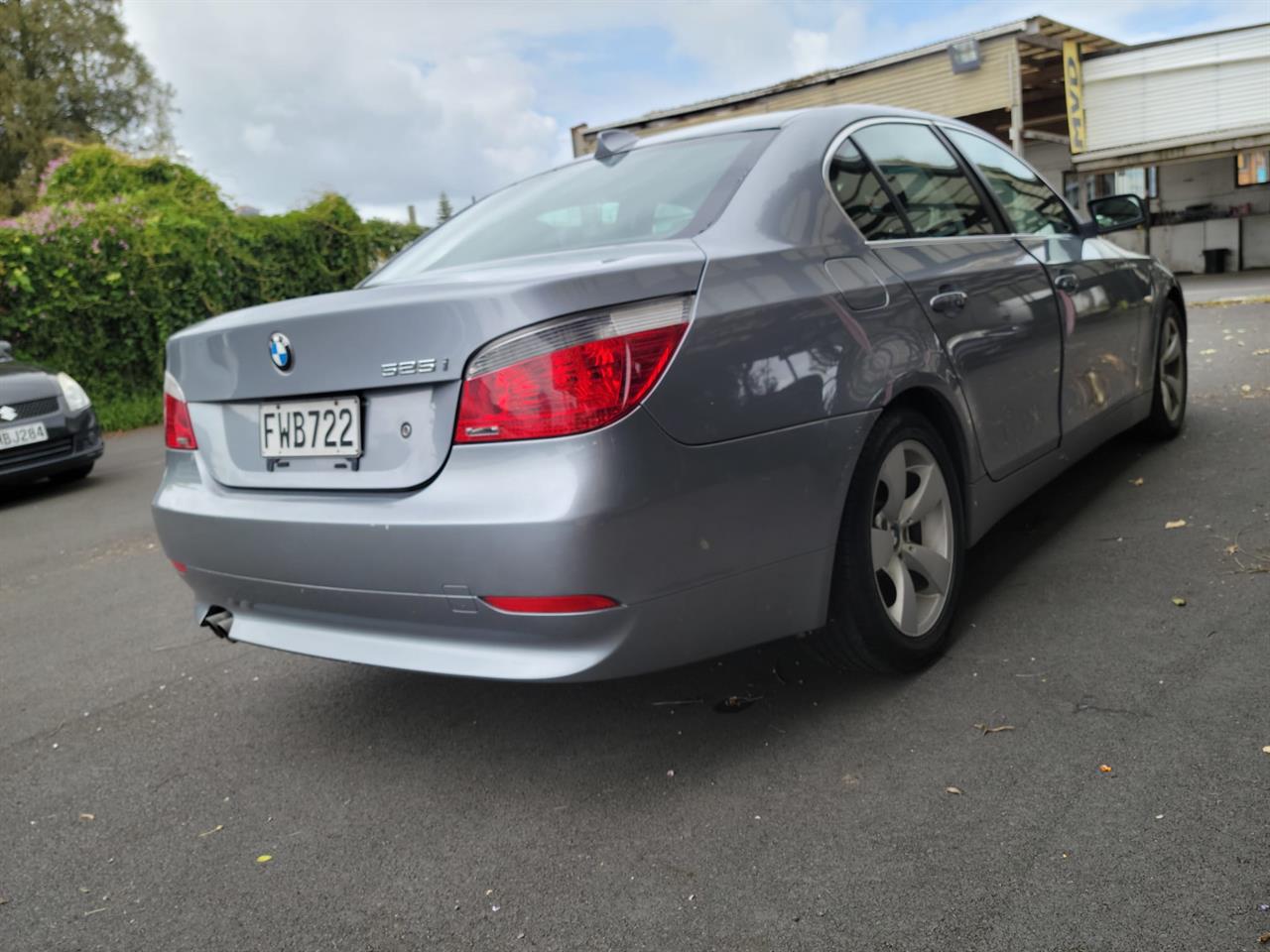 2004 BMW 525i