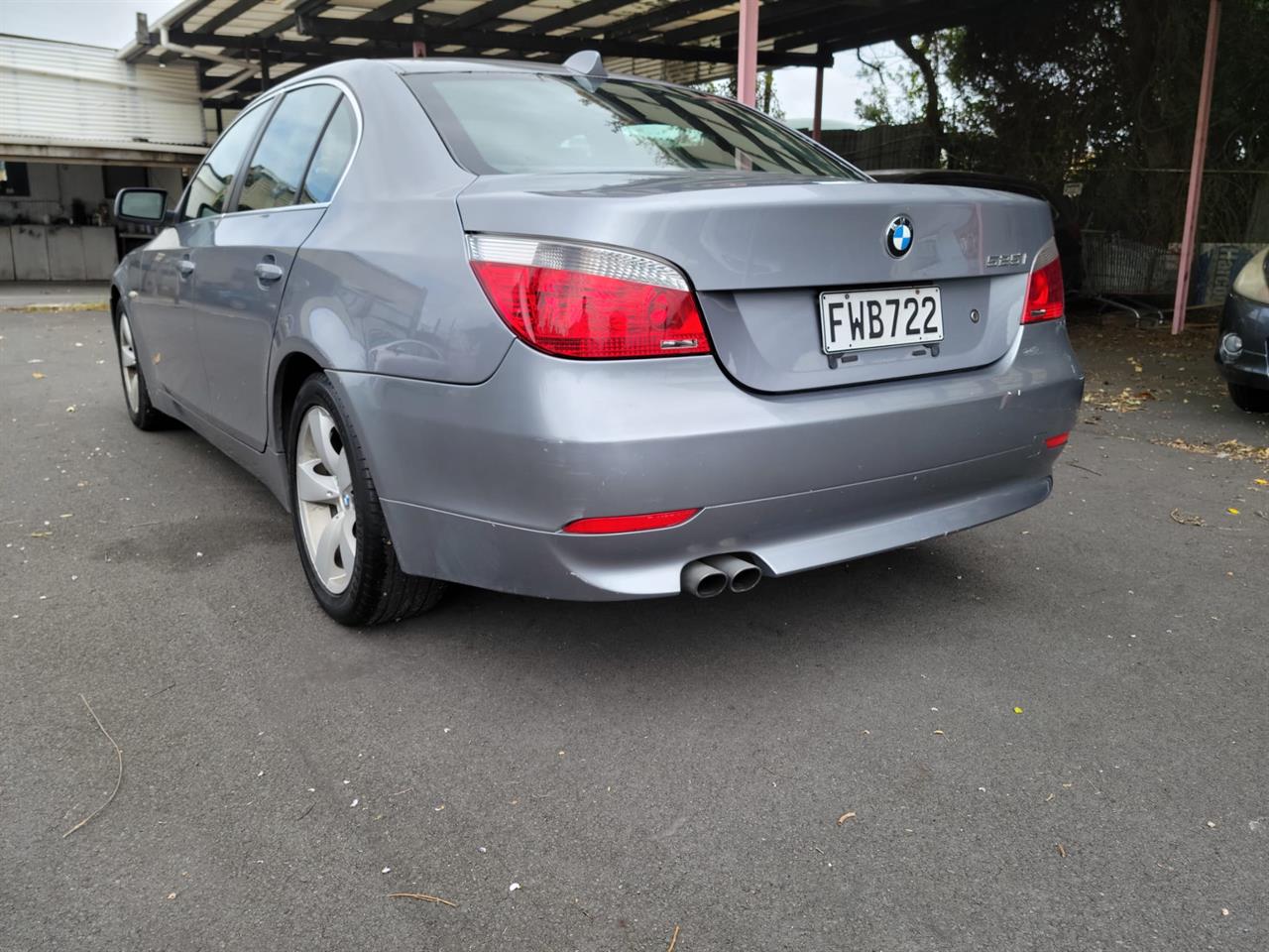 2004 BMW 525i