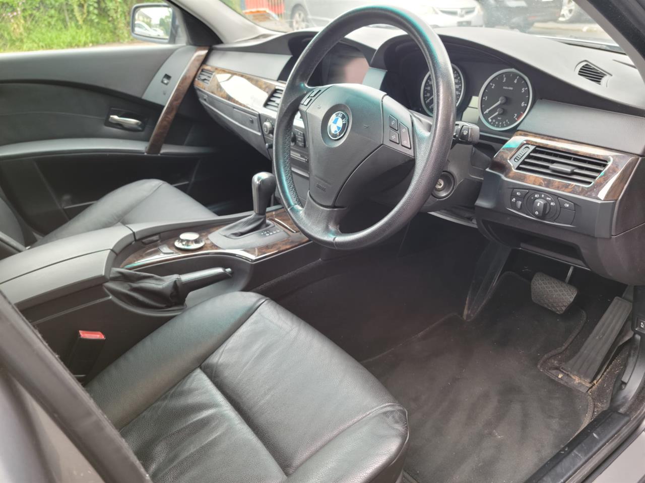 2004 BMW 525i