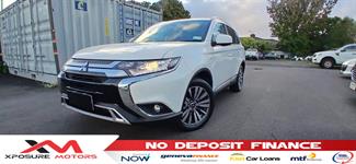 2022 Mitsubishi Outlander - Thumbnail