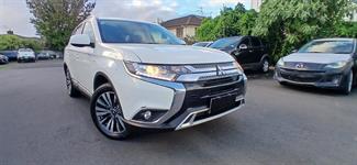 2022 Mitsubishi Outlander - Thumbnail
