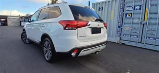2022 Mitsubishi Outlander - Thumbnail