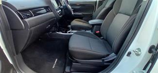 2022 Mitsubishi Outlander - Thumbnail