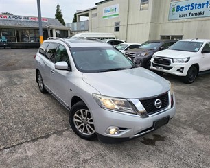 2016 Nissan Pathfinder - Thumbnail