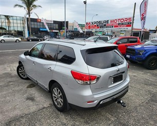 2016 Nissan Pathfinder - Thumbnail