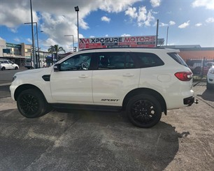 2022 Ford Everest - Thumbnail