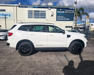 2022 Ford Everest - Thumbnail