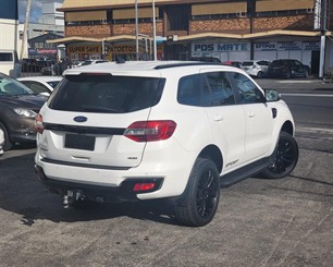 2022 Ford Everest - Thumbnail