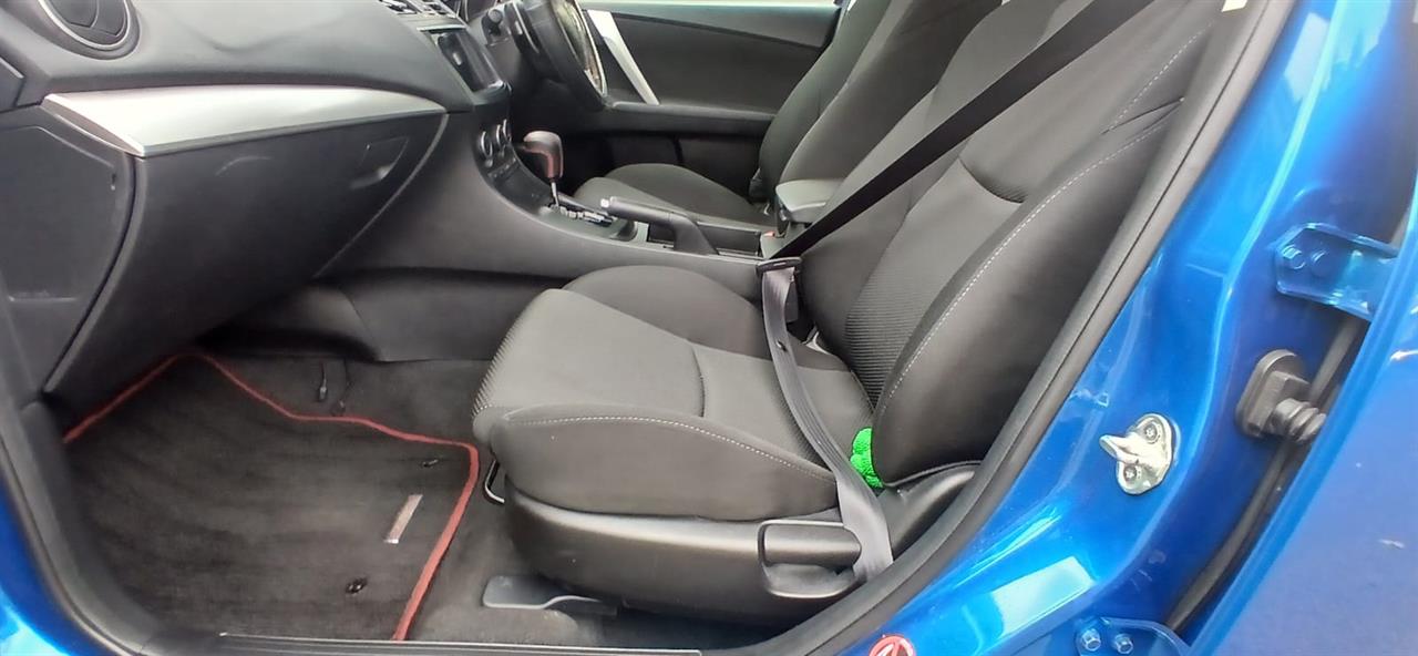 2012 Mazda Axela