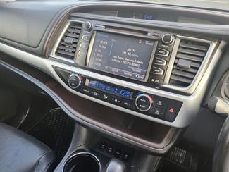 2017 Toyota Highlander - Thumbnail