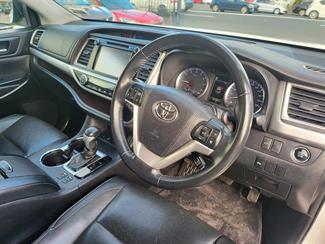 2017 Toyota Highlander - Thumbnail