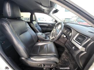 2017 Toyota Highlander - Thumbnail