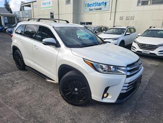 2017 Toyota Highlander - Thumbnail