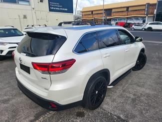2017 Toyota Highlander - Thumbnail