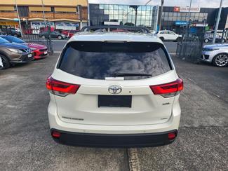 2017 Toyota Highlander - Thumbnail
