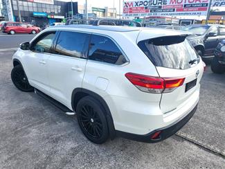 2017 Toyota Highlander - Thumbnail