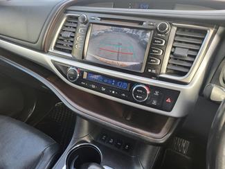 2017 Toyota Highlander - Thumbnail