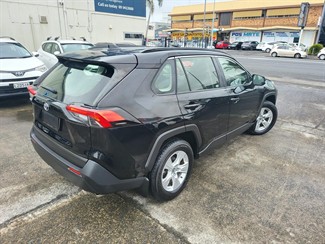 2019 Toyota Rav4 - Thumbnail