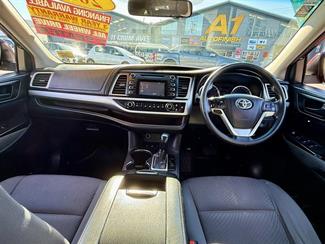 2017 Toyota Highlander - Thumbnail